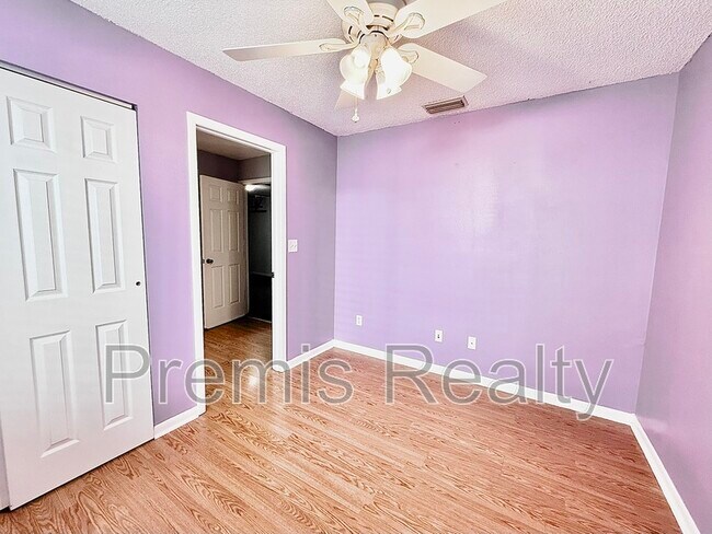 Building Photo - 747 Brook St NE