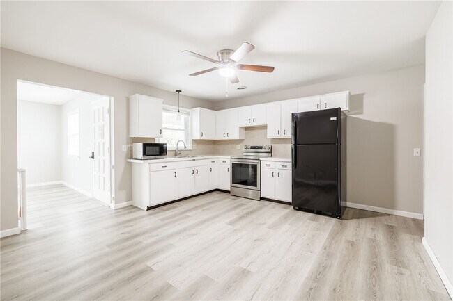 Building Photo - 27 Homestead Dr