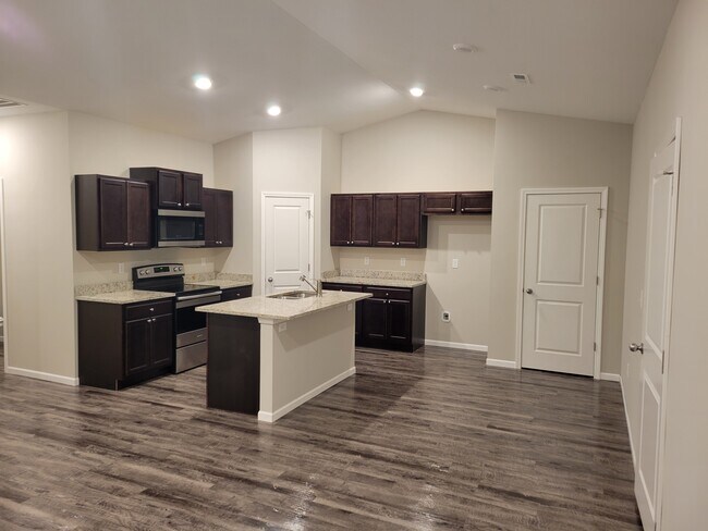 Building Photo - 1309 N Azena St