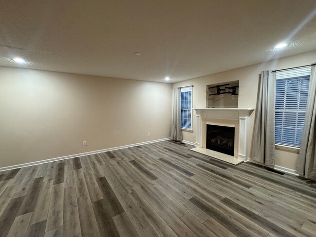 Building Photo - 3 Bedroom |  2.5 Bathroom Raleigh Home wit...