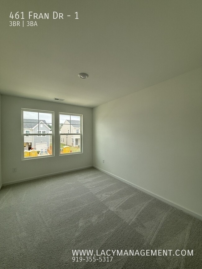 Building Photo - 461 Fran Dr