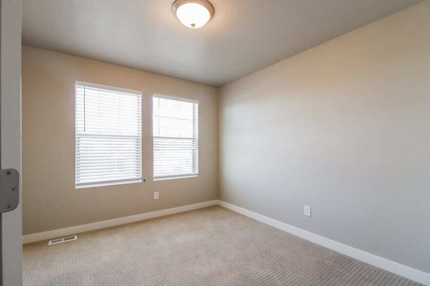 Building Photo - 1083 W Osprey Dr