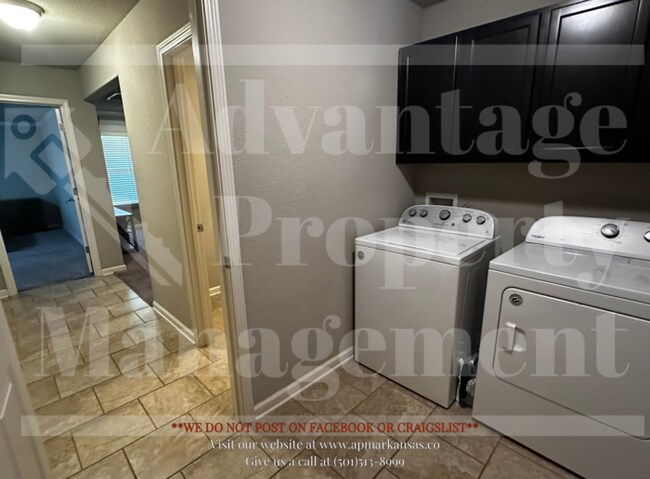 Building Photo - Two-Story home located in the vibrant city...