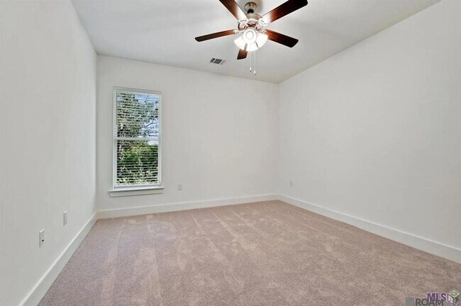 Building Photo - 5832 Lake Shelf Dr