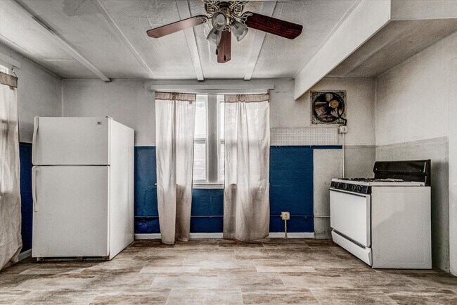 Building Photo - 912 E 31st St