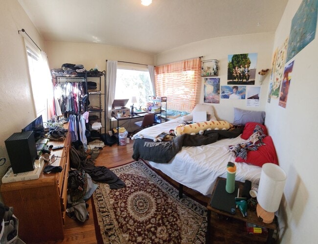 Building Photo - 7 Bedroom 3 bath home close to POLY!!!!