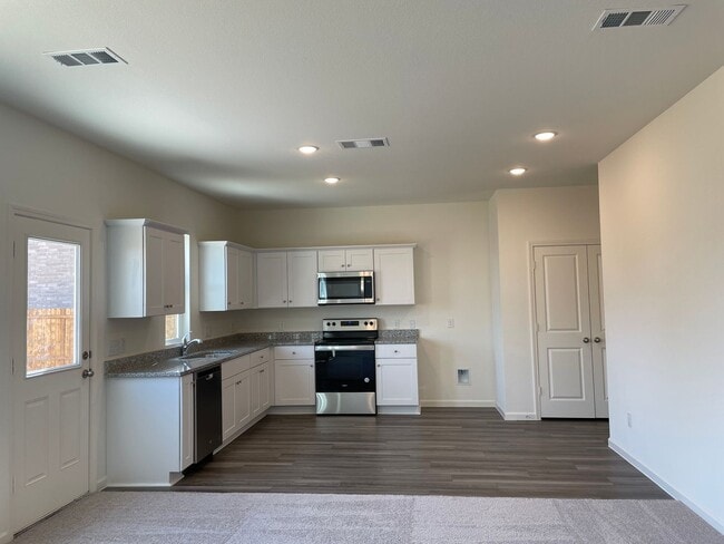 Building Photo - 3 Bed 3 Bath House for Lease in Princeton