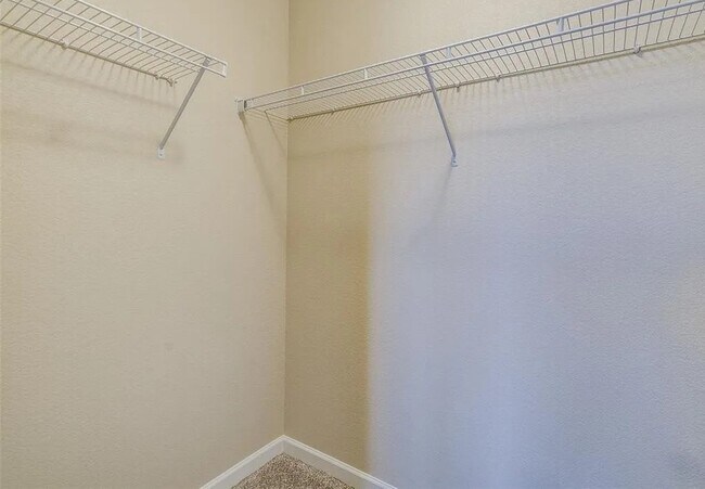 Bedroom 1 closet - 5644 Shamrock Hts