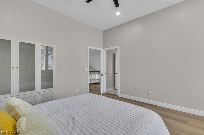 Building Photo - 8848 Rainbow Ridge Dr