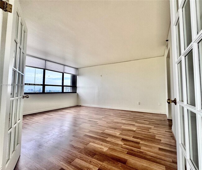 Building Photo - 11113 Biscayne Blvd