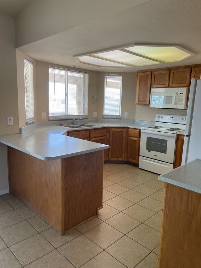 Building Photo - 3639 Tarpon Dr