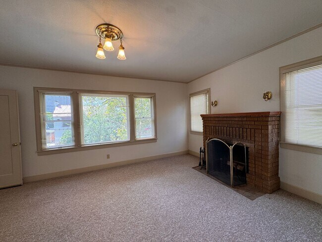 Building Photo - 1029 33rd St