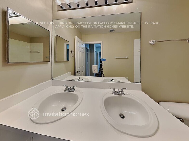 Building Photo - 10621 SW 14th Ct