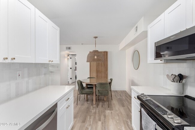 Building Photo - 6480 N 82nd St