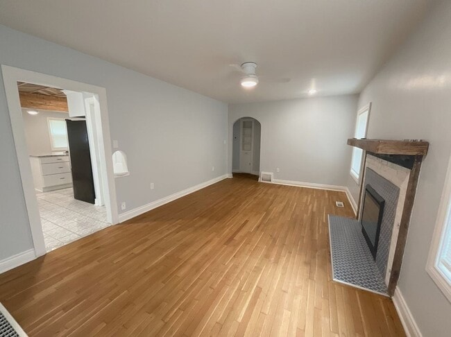 Building Photo - LEASING