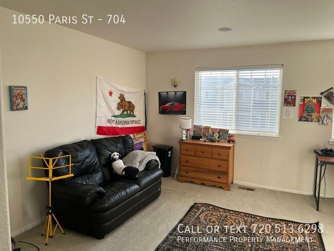 Building Photo - Spacious Two Bedroom Townhome