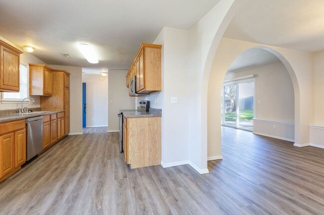 Building Photo - Single-Family Home in Black Oak Estates, Branson