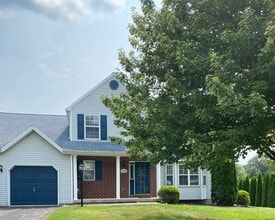 Building Photo - Spacious Single Family Home
