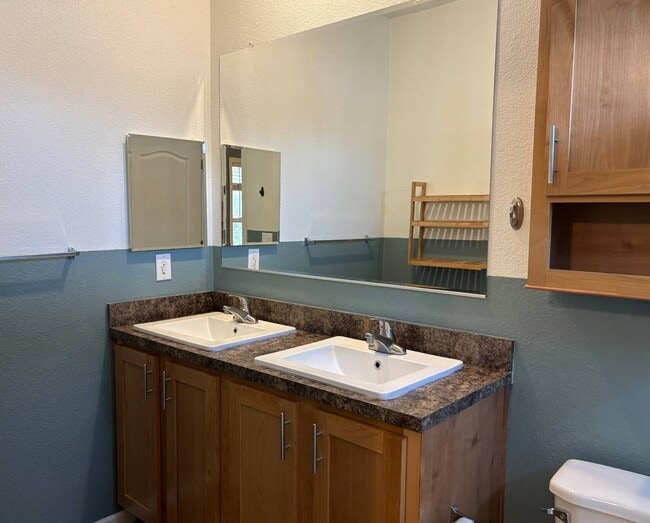 Building Photo - 350 Lee Ave