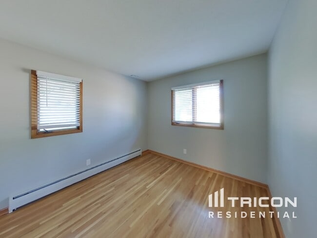 Building Photo - 1397 Pinewood Dr