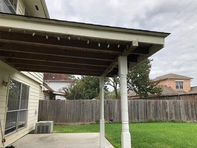 Building Photo - 10330 Timberloch Dr