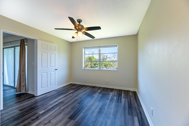 Building Photo - 2226 N Cypress Bend Dr