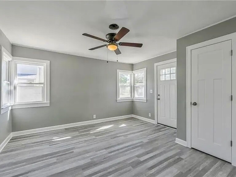 Building Photo - 426 E Elm St