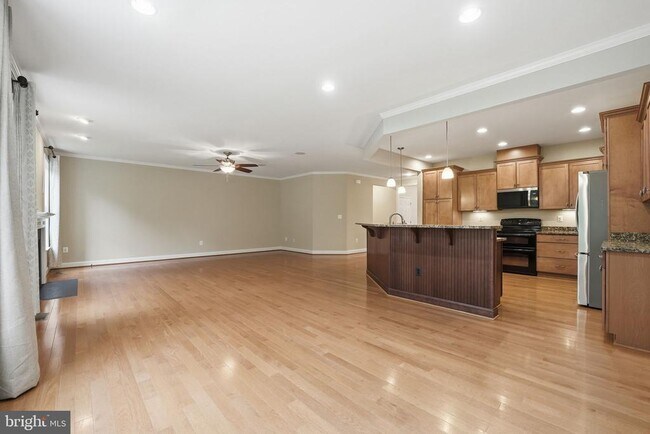 Building Photo - 42240 Hiddenwood Ln