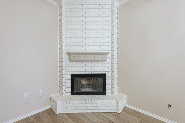 Building Photo - Welcome home to this beautifully updated 3-bedroom, 2-bath home nestled on a quiet cul-de-sac in ...