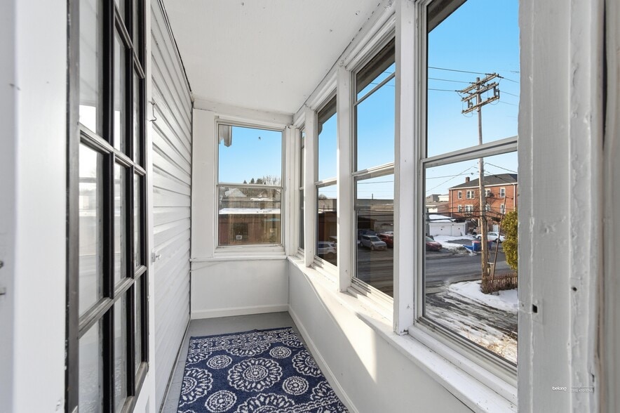 Building Photo - 107 Charles Ave