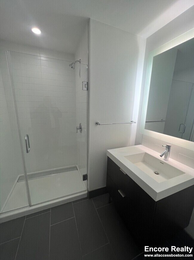 Building Photo - 120 Kingston St