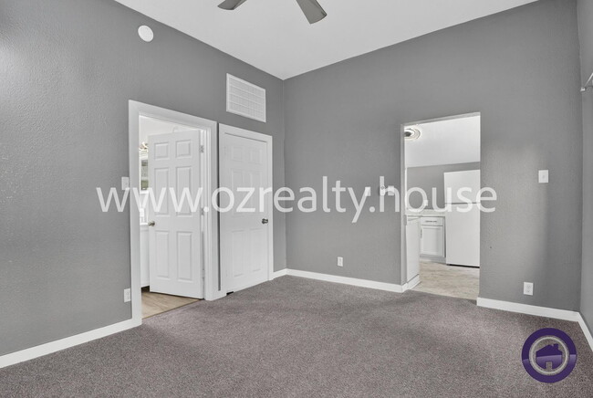Building Photo - 565 Viking St