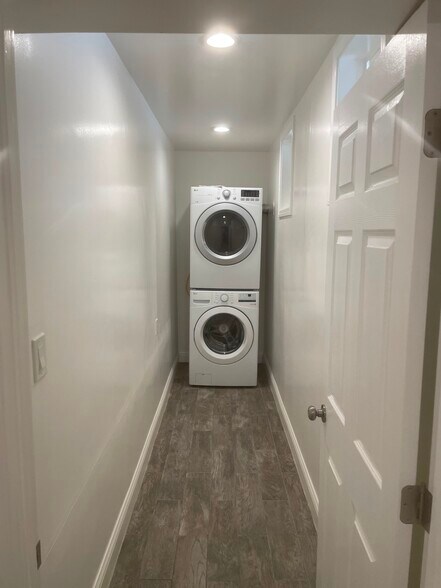 Building Photo - 616 Aleta Pl
