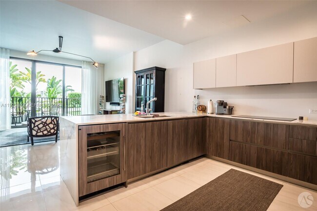 Building Photo - 275 Giralda Ave