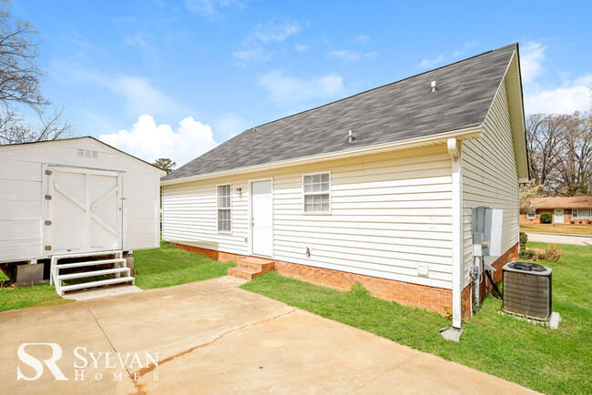 Building Photo - You will feel welcome in this adorable home