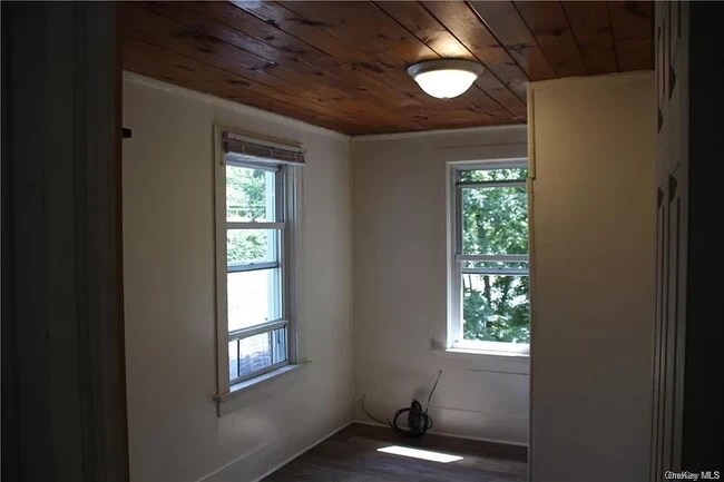 Building Photo - 35 S Chestnut St