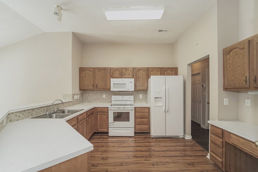 Building Photo - 5206 Haybridge Rd