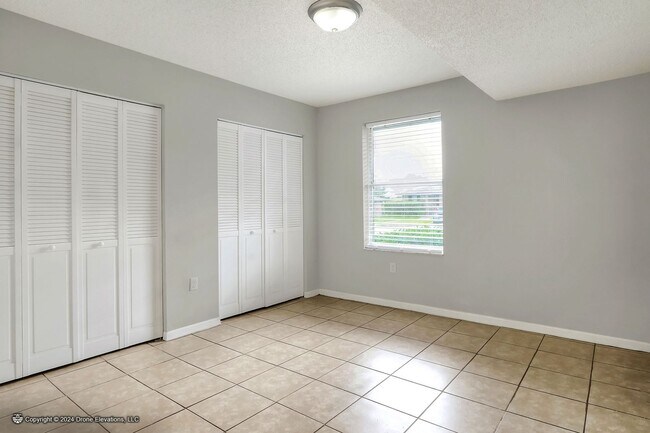 Building Photo - ***Cute 2 Bedroom Apartment in Eagle Lake! **2ND MONTH RENT FREE!