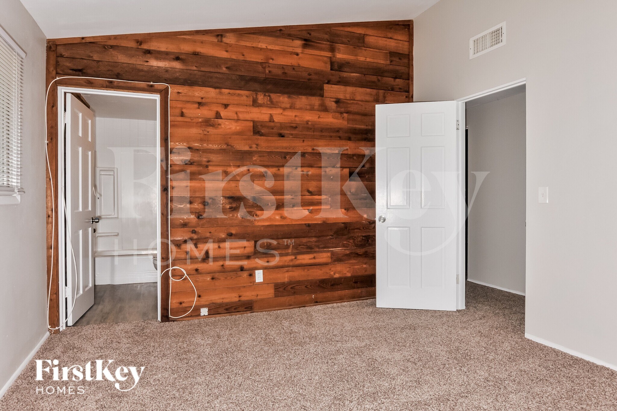 Building Photo - 2440 Cherry Ln