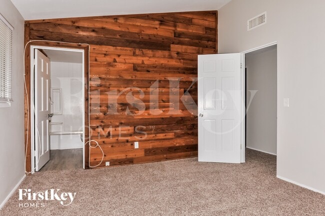 Building Photo - 2440 Cherry Ln