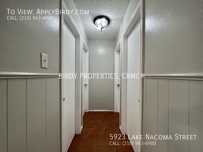 Building Photo - *4 Bed, 2 Bath Home Located in Lakeside**