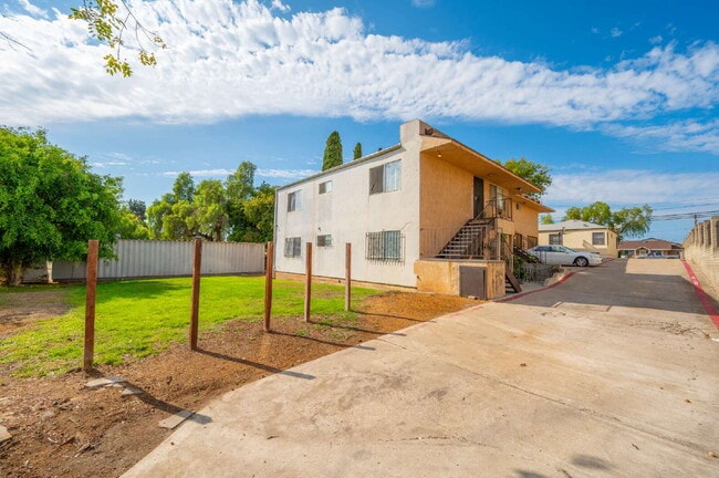 Building Photo - Chula Vista Large Upstairs 1 Bed / 1 ba. R...