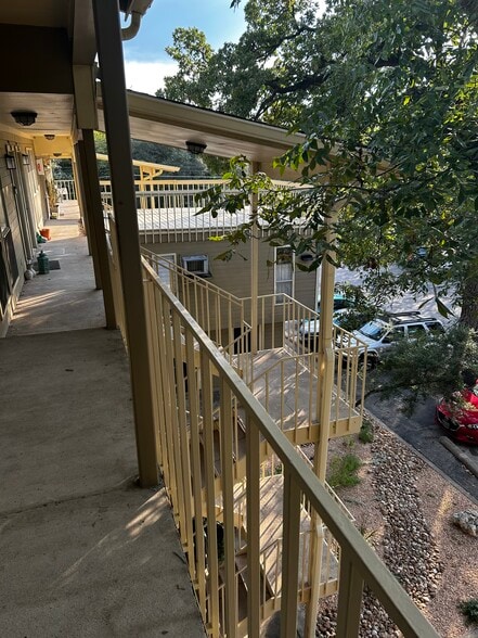 Primary Photo - 202 E 45th St