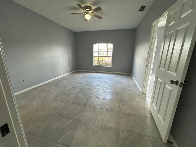 Building Photo - 974 SE Albatross Ave