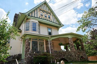 Building Photo - 127 Upham St