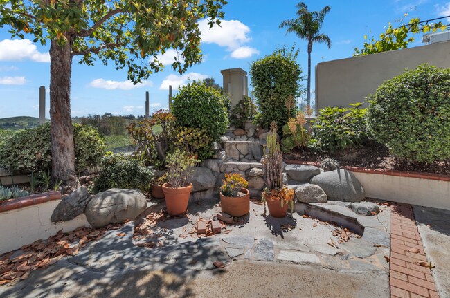 Building Photo - 12 Bergamo