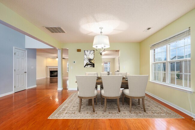 Building Photo - 117 Vancouver Rd