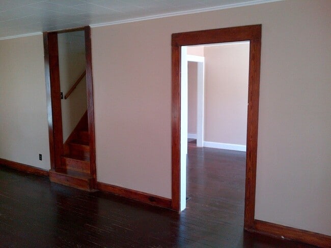 Building Photo - "The SCHOOLHOUSE," 3 bed/1 bath home acros...