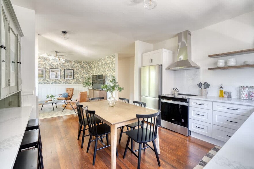 Building Photo - 1032 SE 12th Ave