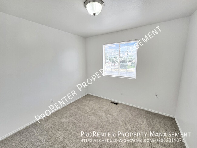 Building Photo - 4409 900 W